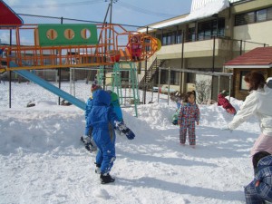 子どもは風の子！元気に遊んでいます