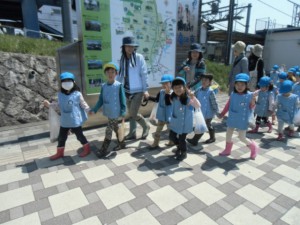 画像：滝沢駅で降りて畑に向かいます